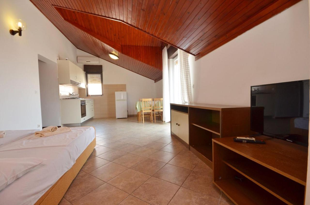 Apartment And Rooms Mrkovic Vodice Exterior foto