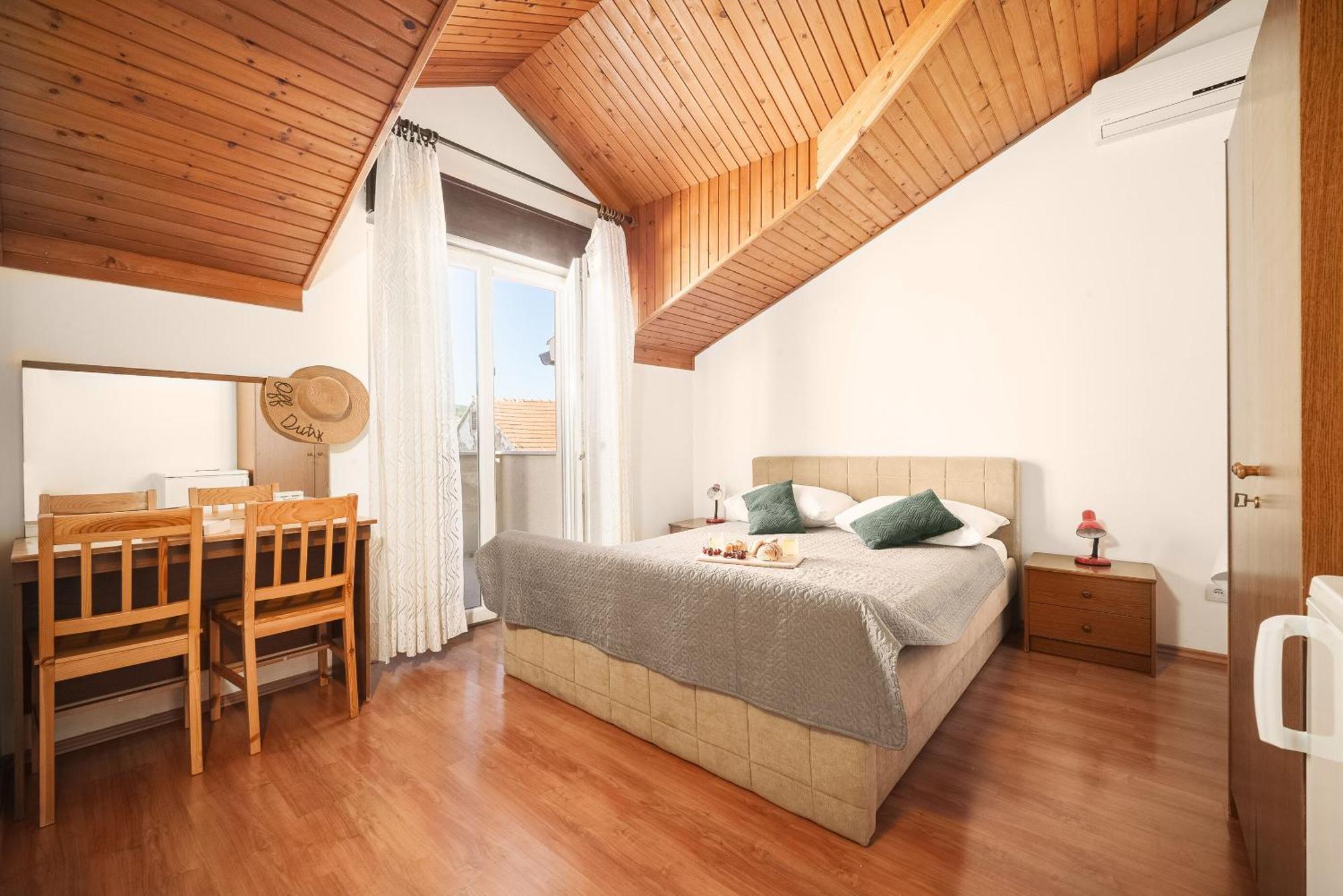 Apartment And Rooms Mrkovic Vodice Exterior foto