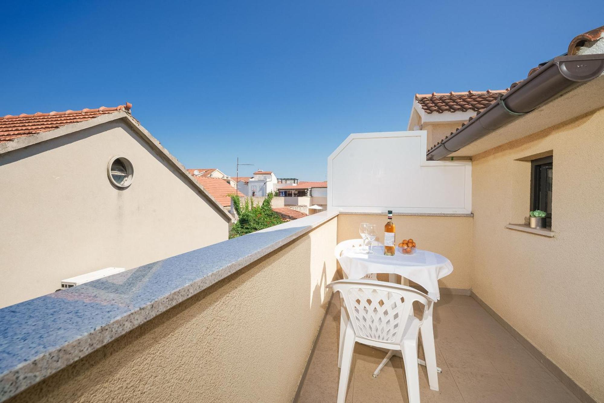 Apartment And Rooms Mrkovic Vodice Exterior foto