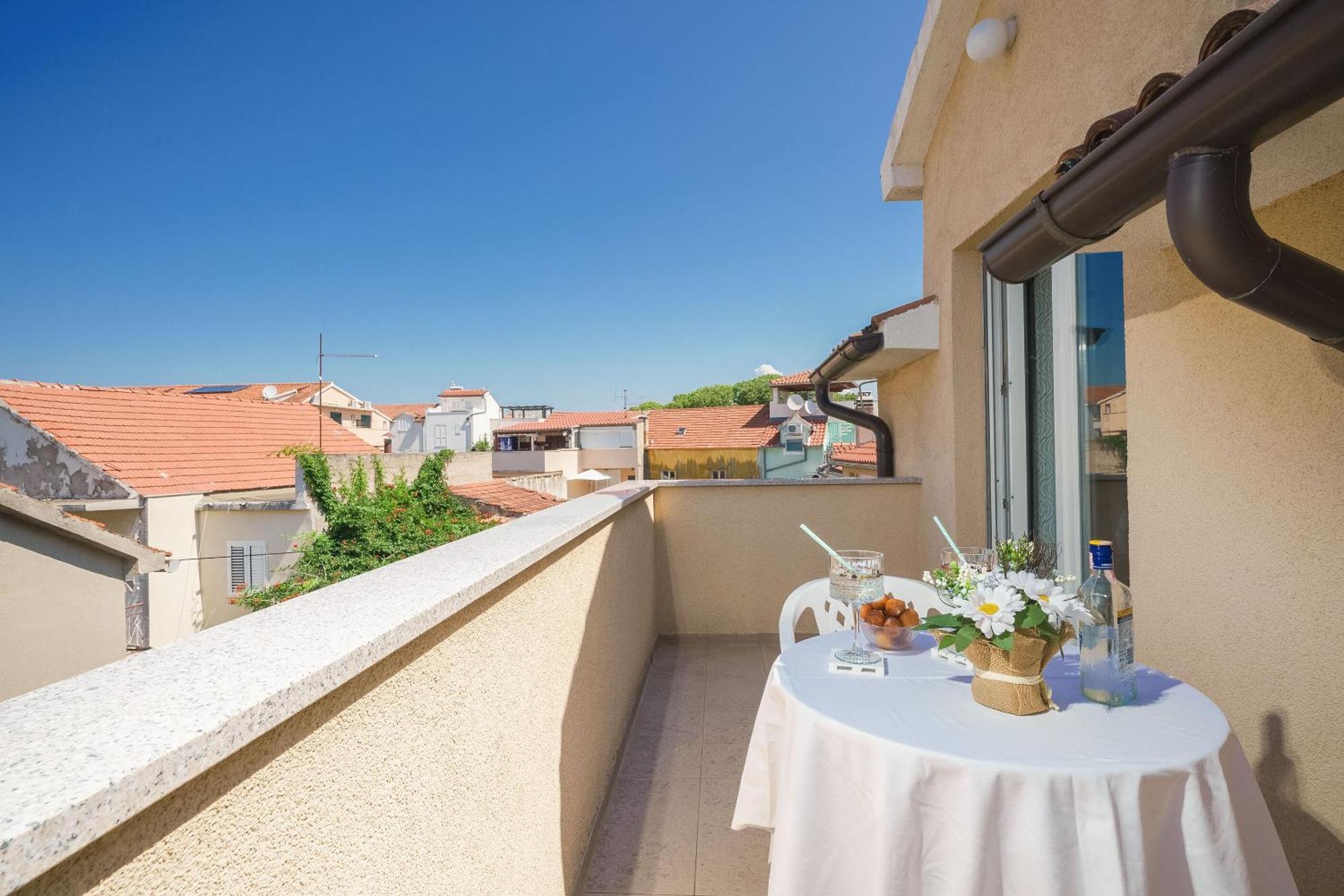 Apartment And Rooms Mrkovic Vodice Exterior foto