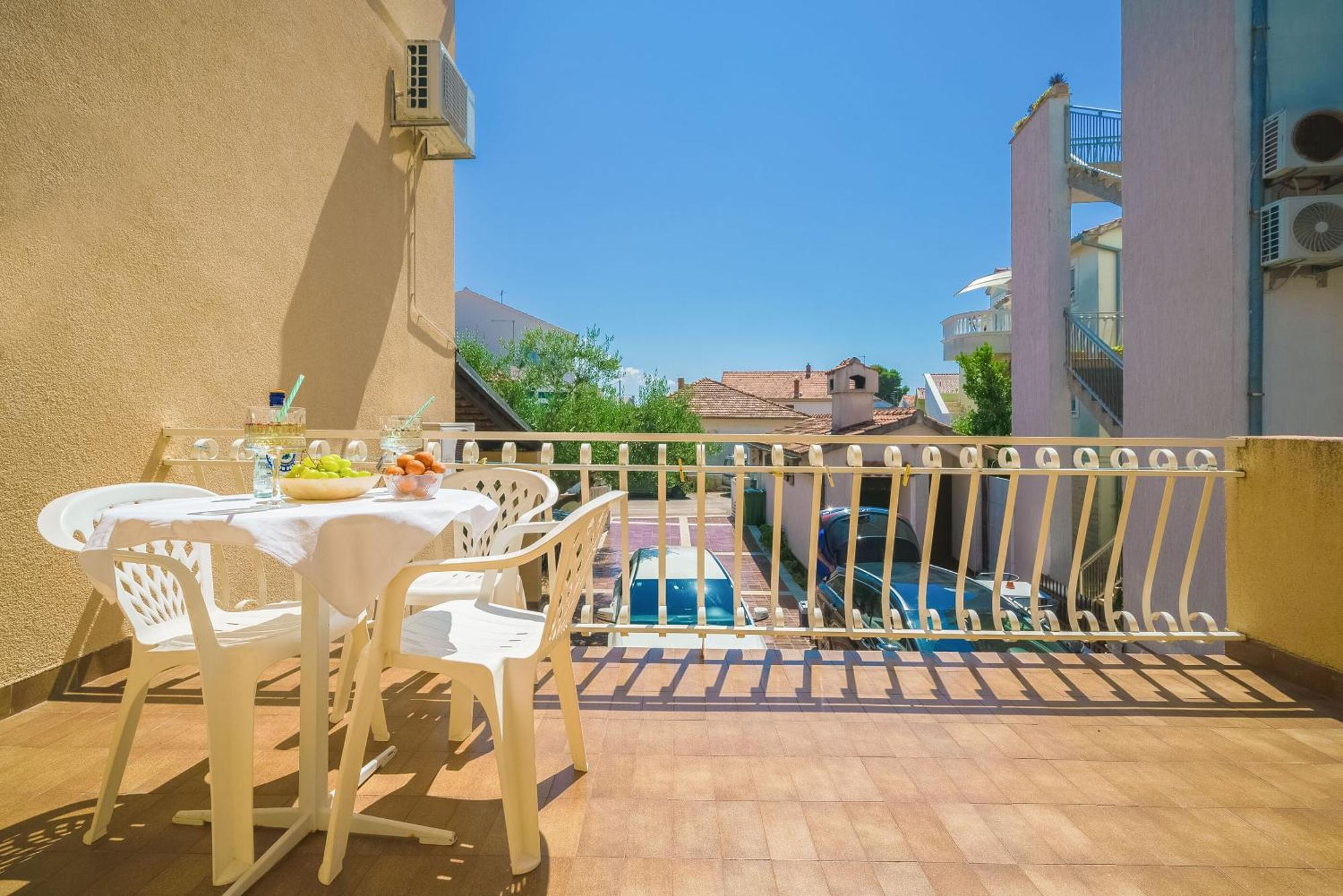 Apartment And Rooms Mrkovic Vodice Exterior foto